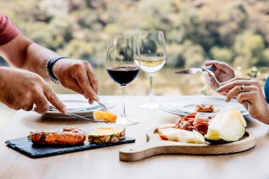 Pinhão: Douro River Boat Tour with Lunch - The 1h15 Douro cruise: wine, views, and what to watch for