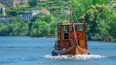 Pinhão: Rabelo Boat Cruise with a Port Tasting at a Winery - Getting oriented at Companhia Turística do Douro