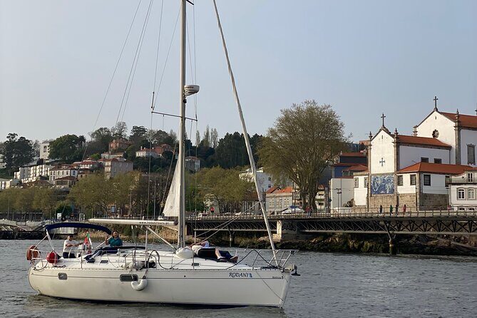Port : Douro River Cruise (2 h) – Wine & Scenic Views - Vila Nova de Gaia: Port Wine Cellars in Plain View