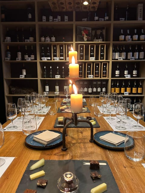 Port Wine class with 3 or 5 Port tasting and pairings - Where You Meet: Palácio da Bolsa Is the Anchor
