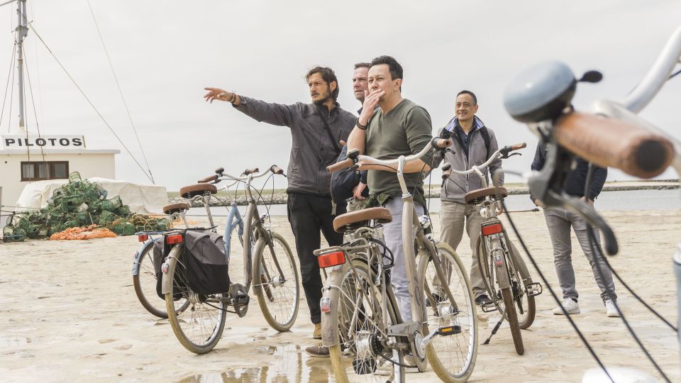 Porto: 3-Hour Bike Tour - Getting Oriented at Biclas & Triclas and the First Street-Art Hit