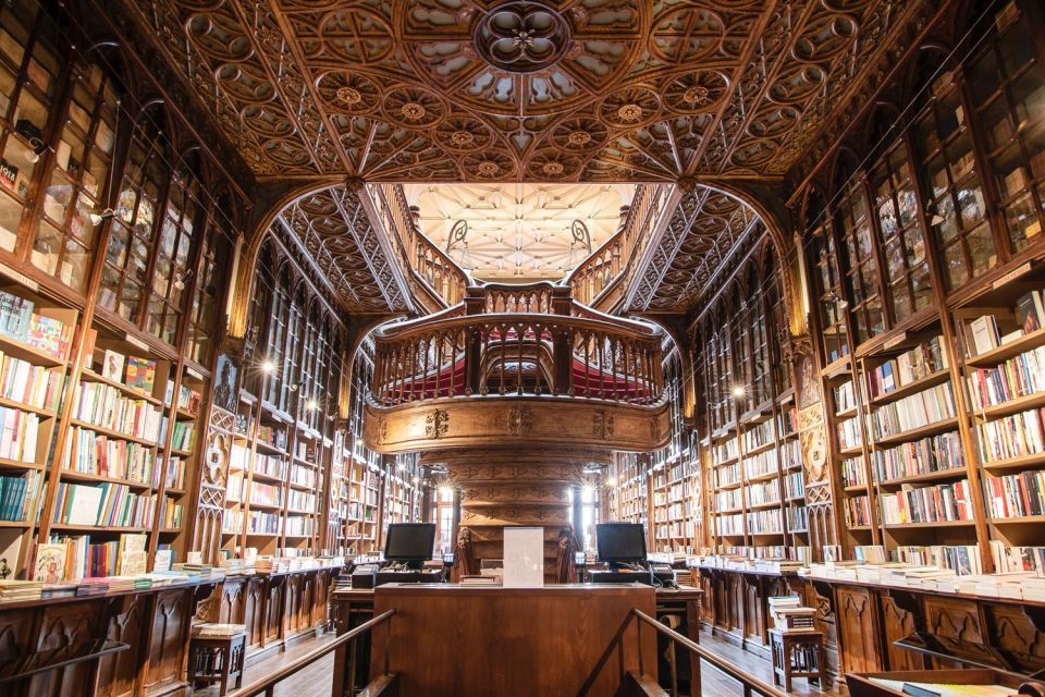 Porto: 3-Hour Downtown Walking Tour - Coffee and Portuguese pastries: a smart break mid-walk