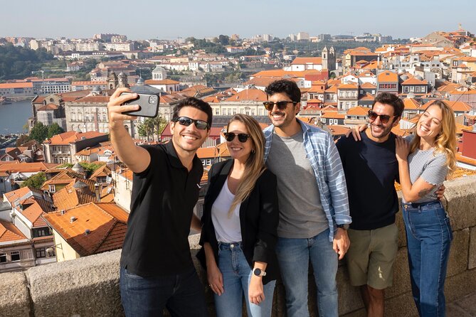Porto 360°: Helicopter Flight, Guided Walking Tour & River Cruise - Sao Bento Railway Station to Mercado do Bolhao: getting oriented on foot