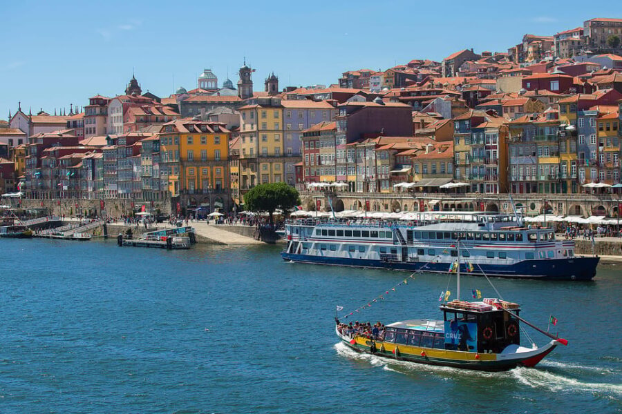 Porto: 50-Minutes Rabelo Boat Cruise on the Douro River - A 50-minute Rabelo ride that makes Porto and Gaia click