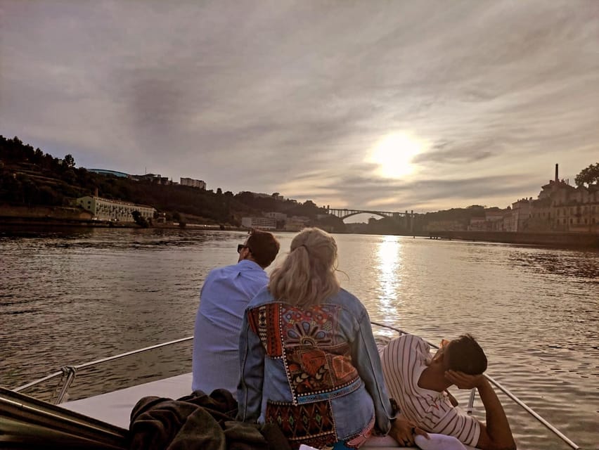 Porto: 6 Bridges and Ribeira Boat Tour with Sunset Option - What to bring (and what to avoid) for an easy ride
