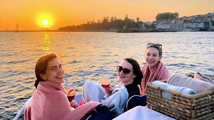 Porto: 6 Bridges and Sunset Boat Cruise with Welcome Drink - What onboard feels like: comfort, music, and small touches