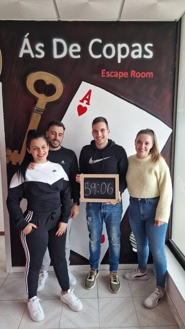 Porto: Ace of Cups Escape Room Expereince - Puzzles, codes, and lock-opening: how to work efficiently as a team