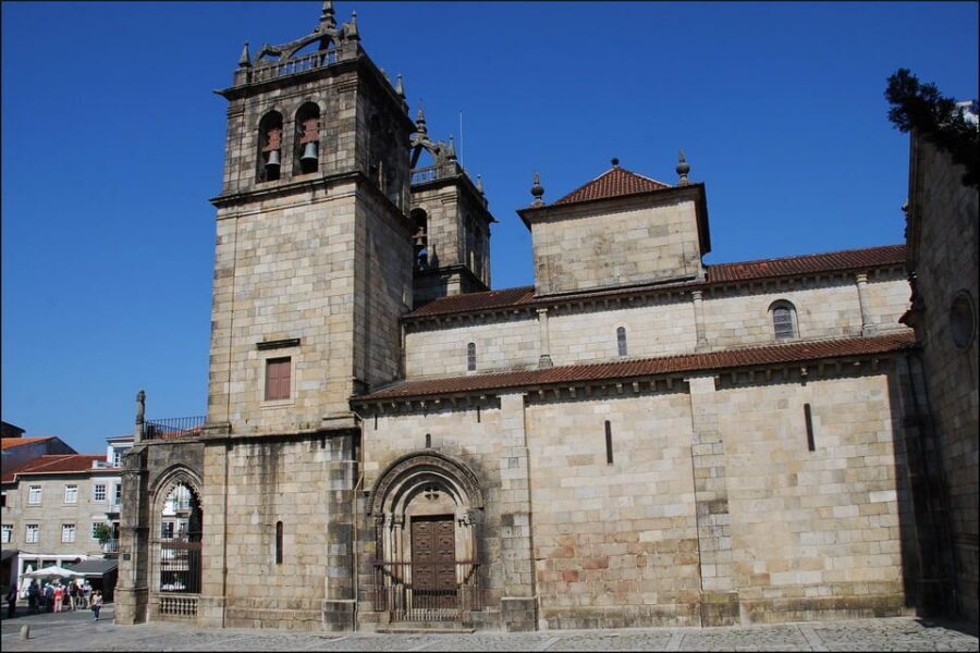 Porto: Braga and Guimarães Private Day Tour with Local - Bom Jesus Stairs in Two Towns: What to Expect and What Costs Extra