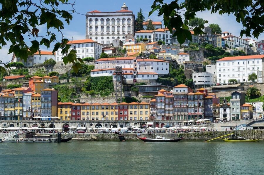 Porto: Braga and Guimarães Private Day Tour with Local - Braga in About an Hour: Sé de Braga and the Old-City Feel