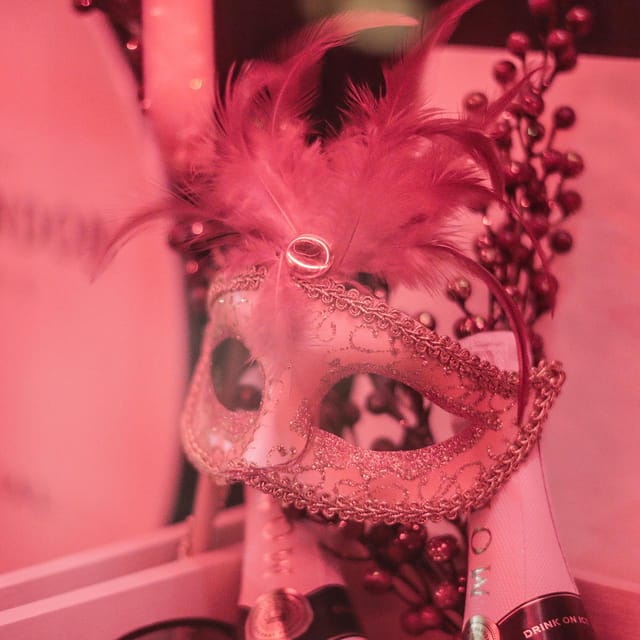 Porto: Cabaret & Pole Shows, with a Welcome Drink! - Mask Porto in a Nutshell: Key Things to Know