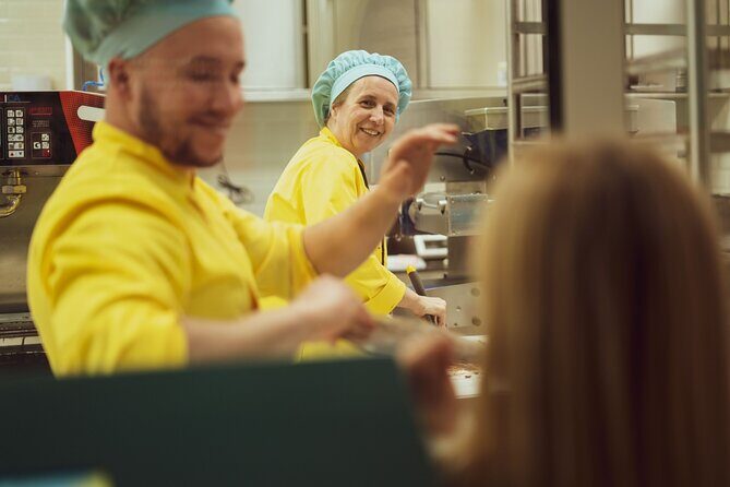 Porto: Chocolate Museum - Chocolate’s Delicious Journey + Tasting - Gift shop and café: the easy bonus after your walk-through