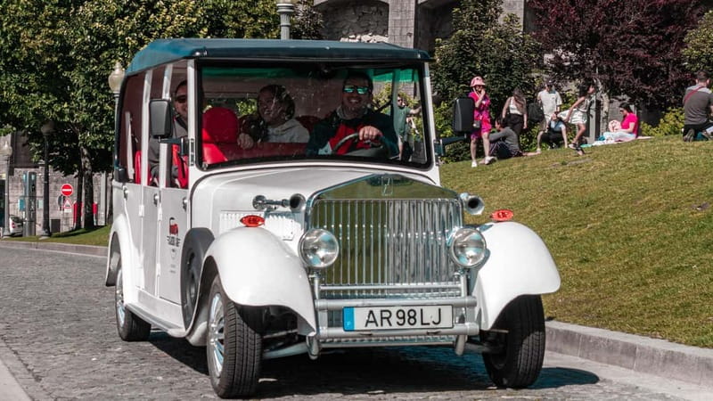 Porto: City Center Eco Car e Cruzeiro Rio Douro - A quiet, easy way to cover Porto’s biggest hits