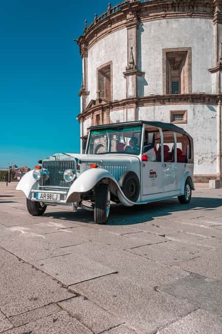 Porto: City Center Eco Car e Cruzeiro Rio Douro - Clérigos Church and Tower: the photo stop that sets the tone