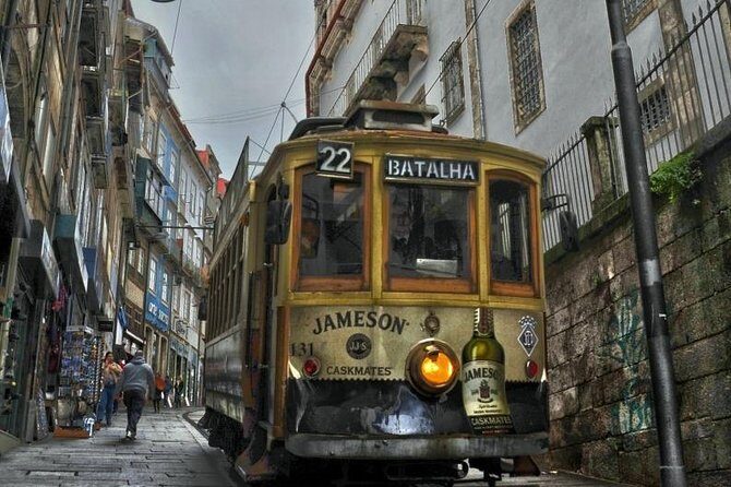 Porto Classic Car Tour - Vintage Experience - Lunch at Cais de Gaia: eating with the Douro in your line of sight