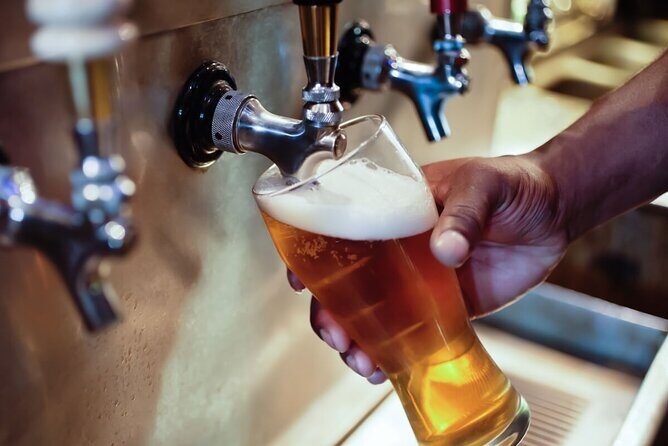 Porto: Craft Beer Tasting Tour with Local Snacks - Meeting at R. de Santo André 28: how to find your guide fast