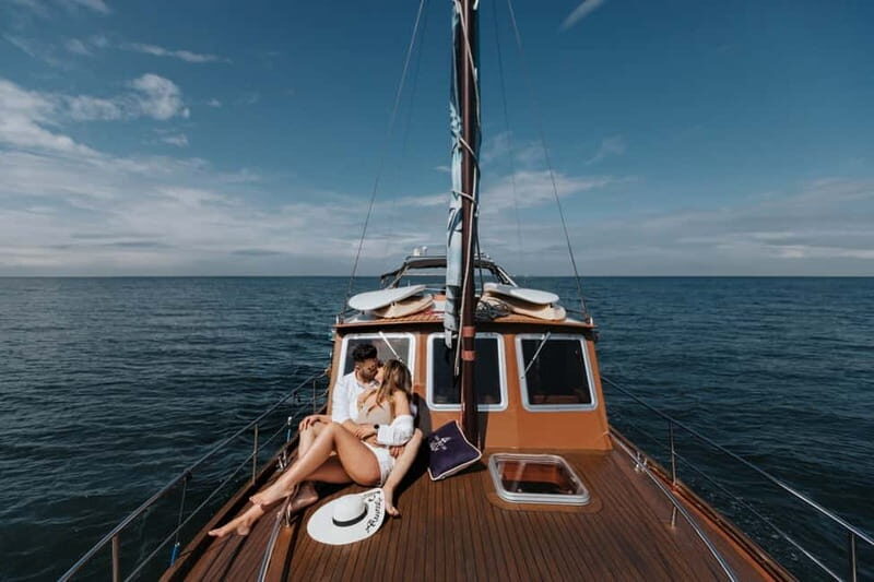 Porto: Douro Classic Boat Tour - Music With Tidal: Listen, Dance, and Set Your Own Tone