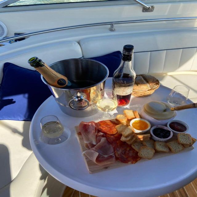 Porto: Douro River Boat Tour w/ Portuguese Wines & Tasting - The 27-foot yacht and the small-group advantage