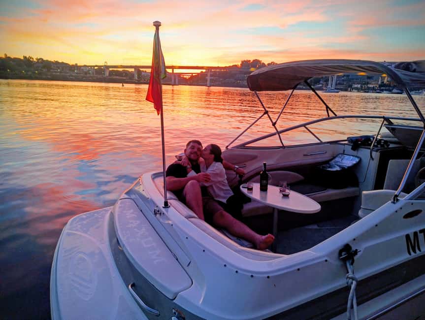 Porto: Douro River Boat Tour with Port Wine Tasting - The One-Hour Douro River Sail: Six Bridges Plus Real Breathing Room