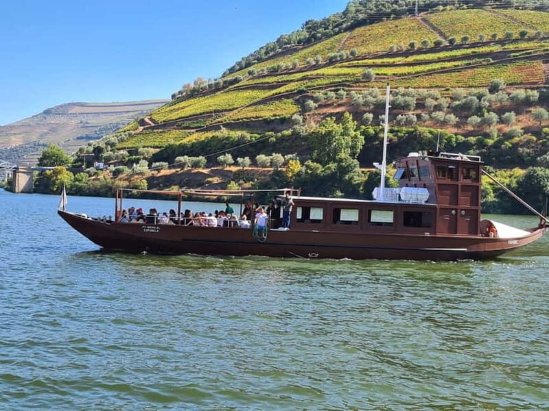 Porto: Douro Valley Tour at 2 Wineries with Lunch and Cruise - Lunch in Sabrosa: Vineyard Views Plus Table Wine Pairing