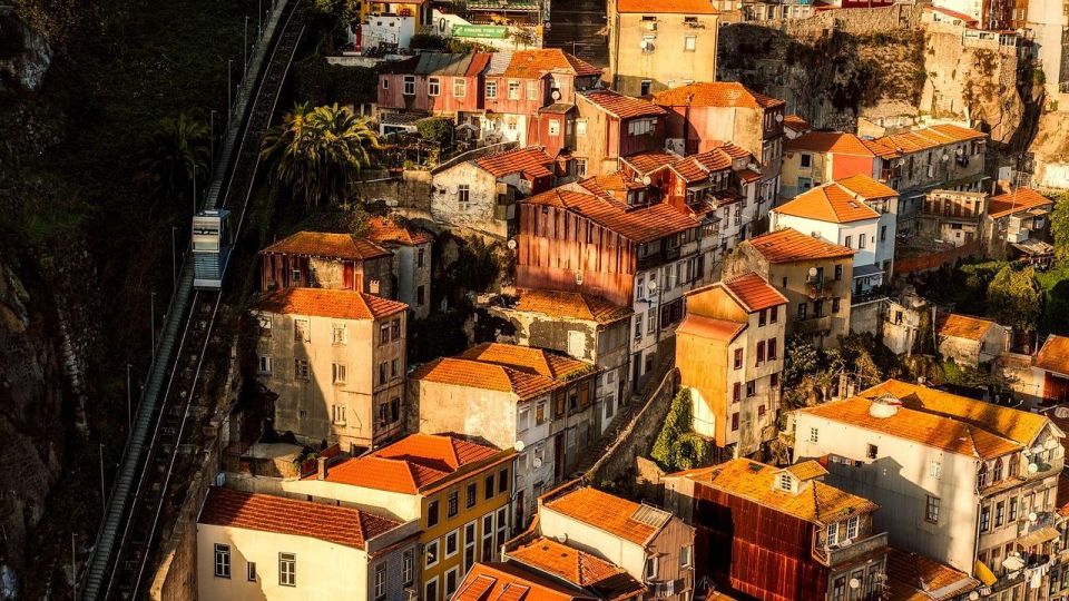 Porto Fado Night Show + Dinner - Touch Tours meeting point and the Mercedes-Benz start