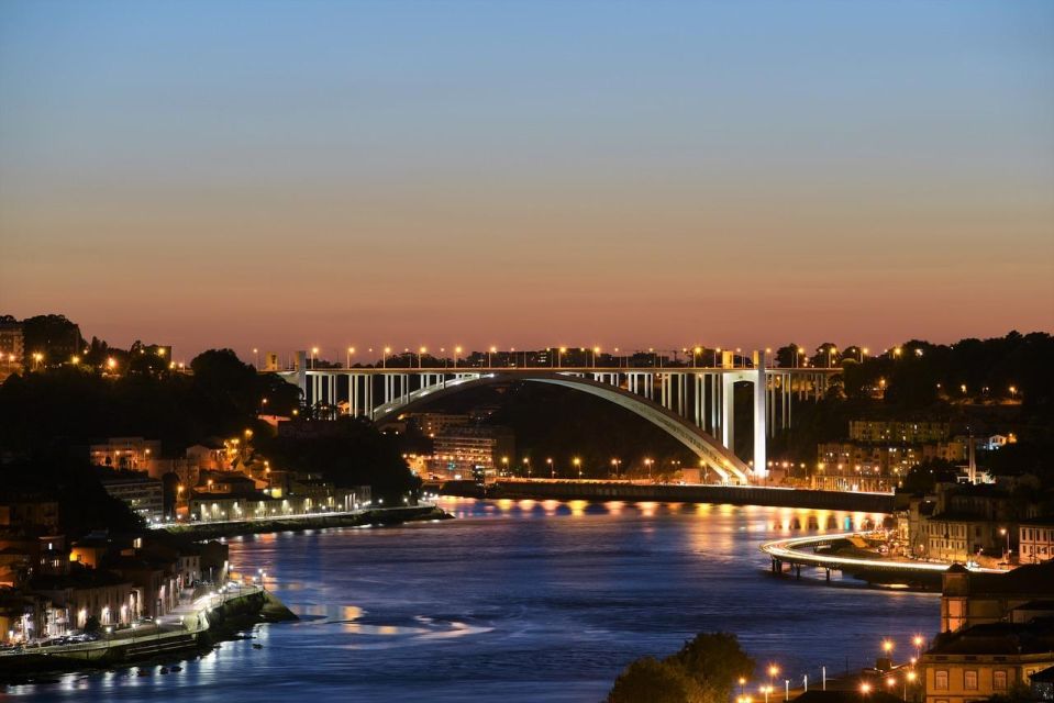Porto Fado Night Show + Dinner - The downtown drive: where your guide helps you read the city