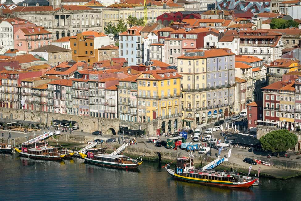 Porto: Flexible Walking Tour in Historic Center - São Francisco Church and Bolsa Palace: big stops without the stress