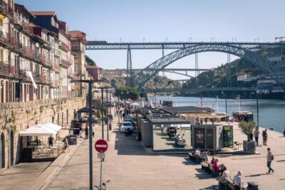 Porto: Flexible Walking Tour in Historic Center - Starting at Praça da Ribeira and following the Douro’s river bend