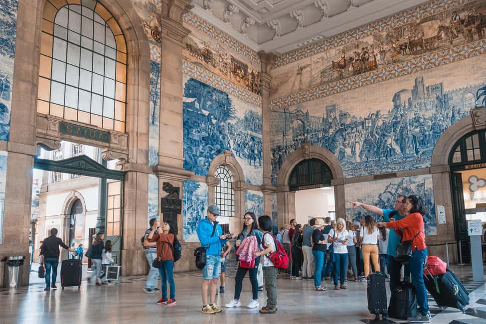 Porto: Flexible Walking Tour in Historic Center - Returning downhill through Verdades and Barredo medieval stairs