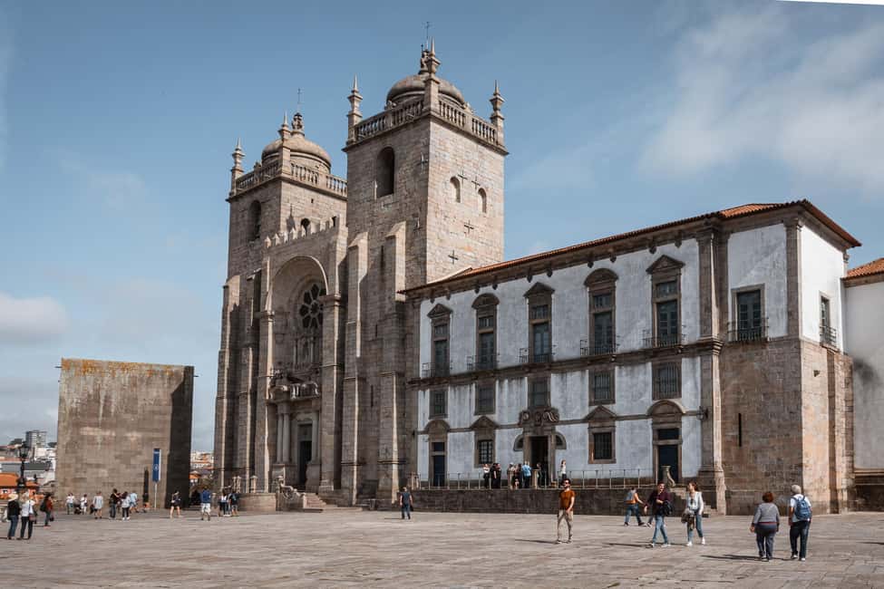 Porto: Flexible Walking Tour in Historic Center - Price and time: why $8 can be a smart value in Porto