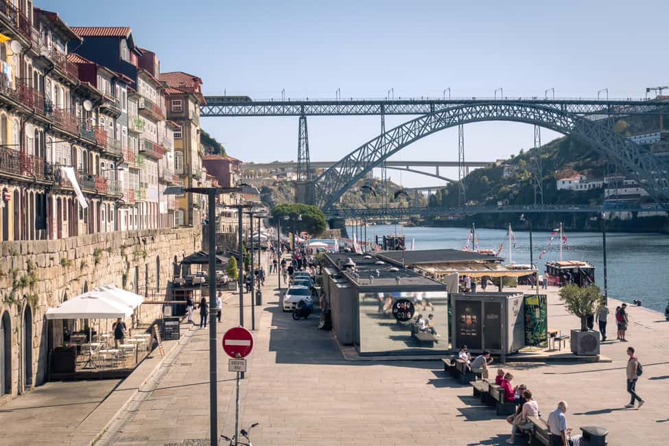 Porto: Flexible Walking Tour in Historic Center - Starting at Praça da Ribeira and following the Douro’s river bend
