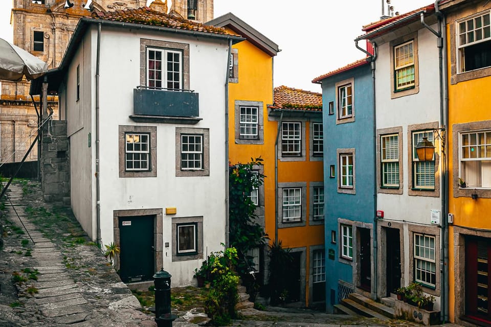 Porto: Flexible Walking Tour in Medieval Area - Start at Praça da Ribeira, then follow the Douro rhythm