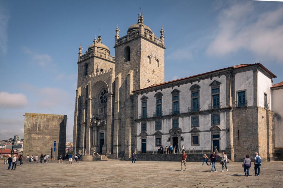 Porto: Flexible Walking Tour in Medieval Area - Price and value: why $7 for an app-led tour can be a smart deal