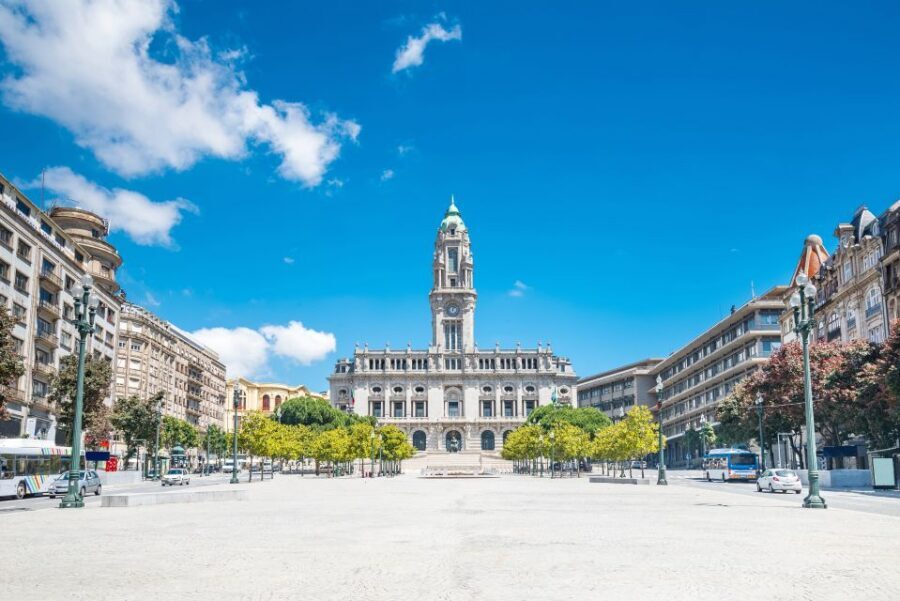 Porto: Full-Day All-Inclusive Private City Sightseeing Tour - The guide is the difference-maker