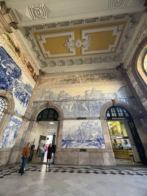 Porto: Guided City Highlights Walking Tour - Miradouro da Vitória: Douro River views without the stress