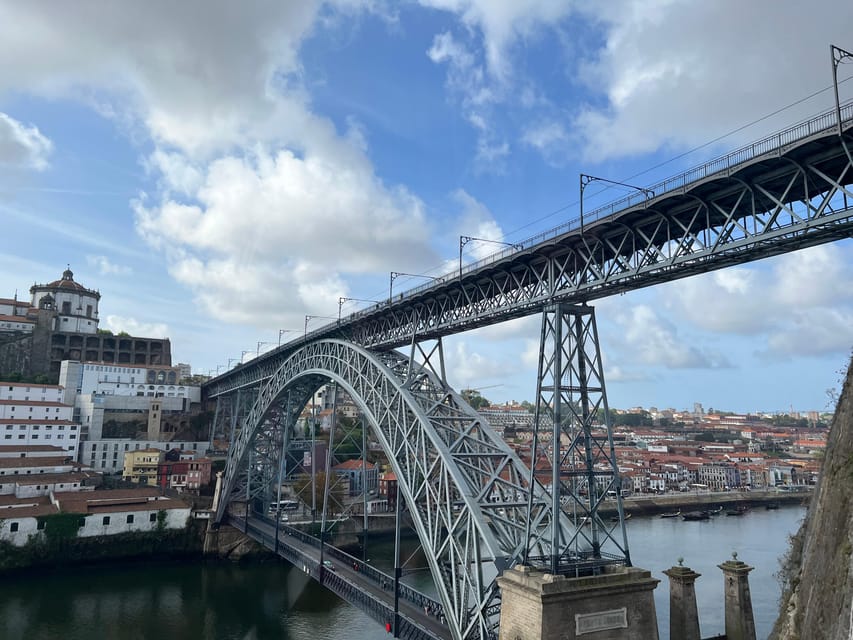 Porto: Guided City Highlights Walking Tour - São Bento Train Station: read the azulejos like a story