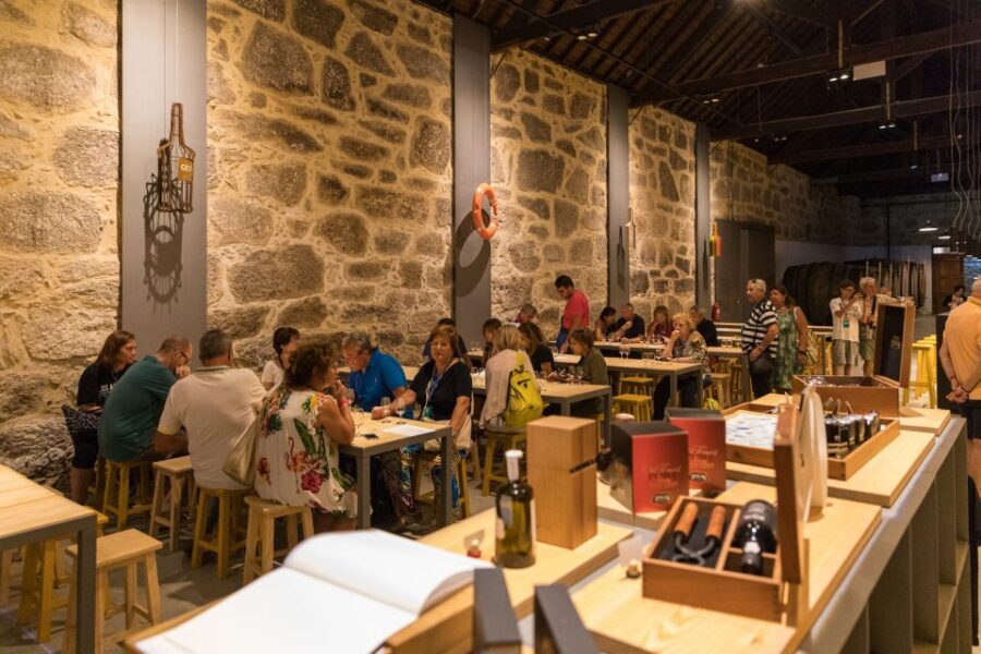 Porto: Guided Tour and Tasting of 3 Port Wines at Poças - The tasting room: 3 Port wines, guided comparisons
