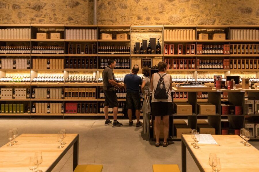 Porto: Guided Tour and Tasting of 3 Port Wines at Poças - Timing and pacing: a 90-minute tour that fits