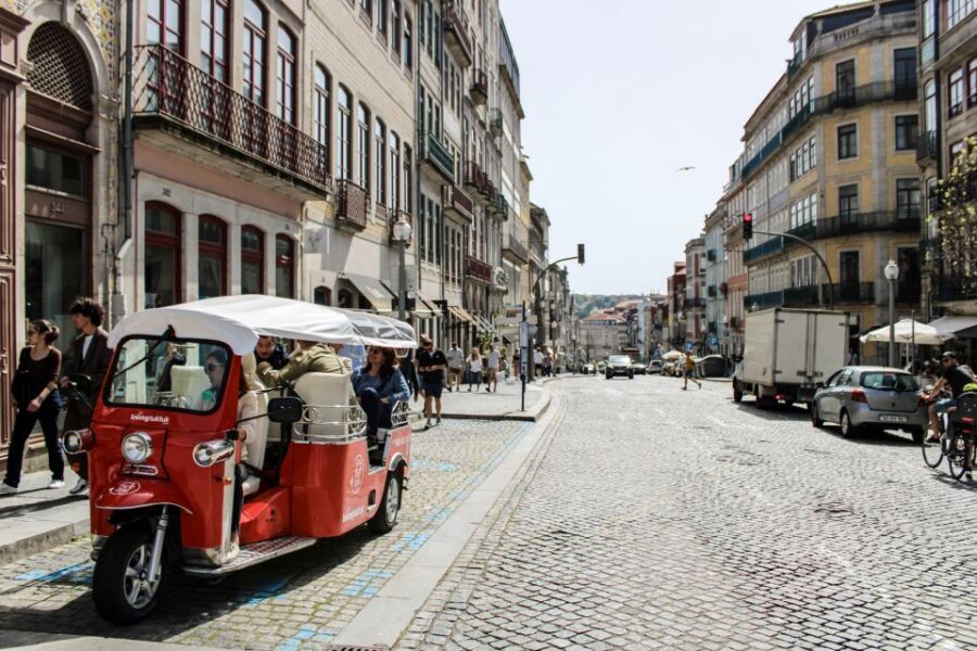 Porto: Guided Tour by Tuk-Tuk & Optional Douro River Cruise - Aliados Avenue and Lello Bookshop: Seeing Porto’s Show-Window Street
