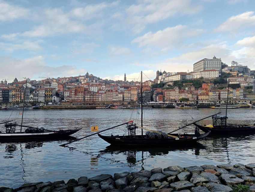 Porto: Guided Walking Tour - The Lion’s Square start and the climb that shapes the day