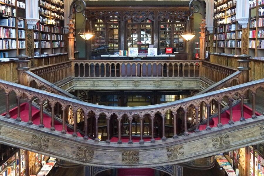 Porto: Guided Walking Tour and Lello Bookshop - São Bento Station: Reading the Tiles Like a Story