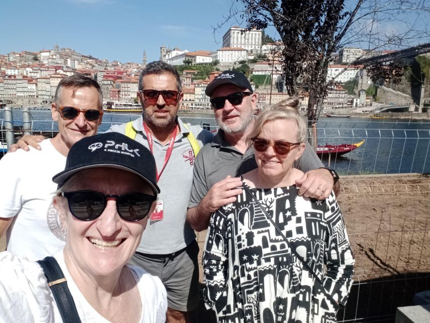 Porto: Guided Walking Tour - Iglesia dos Carmelitas Descalços: a quick stop with real atmosphere