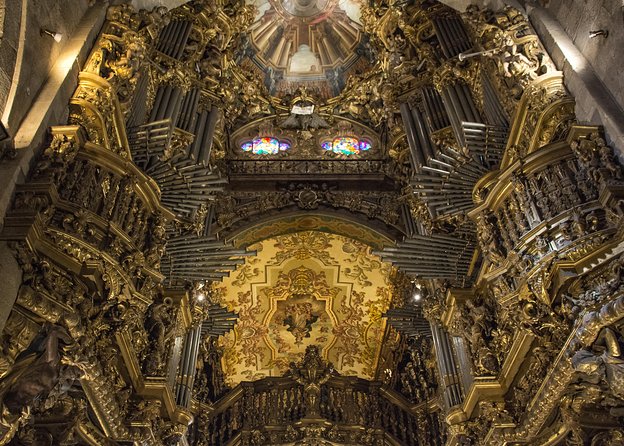 Porto: Guimaraes & Braga Small Group Tour with Lunch and Tickets - Largo da Oliveira and Rua de Santa Maria: the medieval town that makes sense