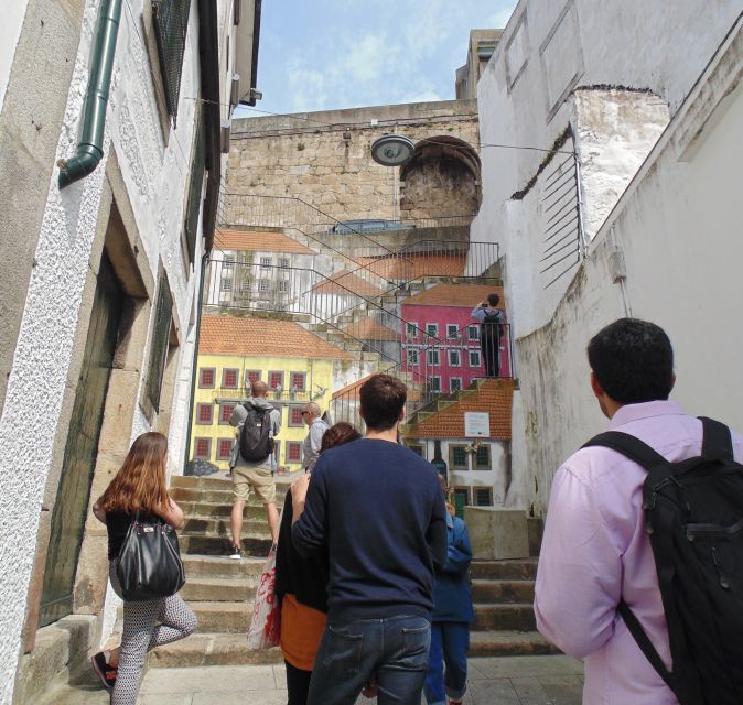 Porto: Half-Day Street Art Tour - Meeting at Praça de Carlos Alberto: where the walk starts