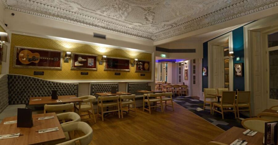 Porto: Hard Rock Cafe Skip-the-Line with Set Menu - Key things to know before you go
