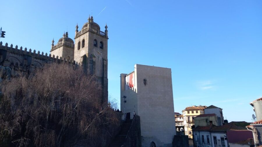 Porto Historic Center: Private Walking Tour & Cathedral - Getting your bearings at Porto Town Hall