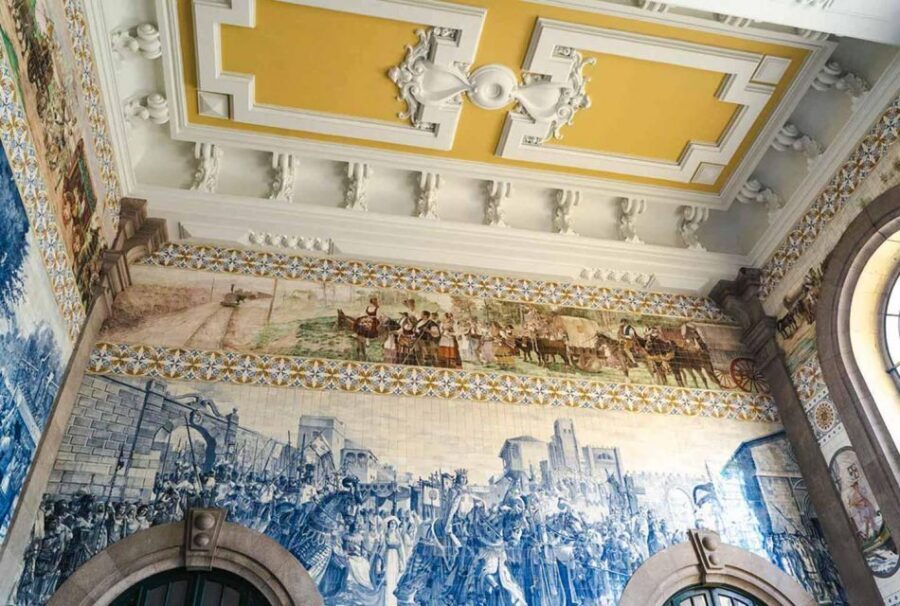 Porto Historic Center: Private Walking Tour & Cathedral - São Bento Station tiles: where history shows up in color
