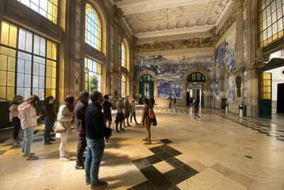 Porto: Historical Center Walking Tour - Palacio da Bolsa and the Vitória Area: Porto’s Power on Display