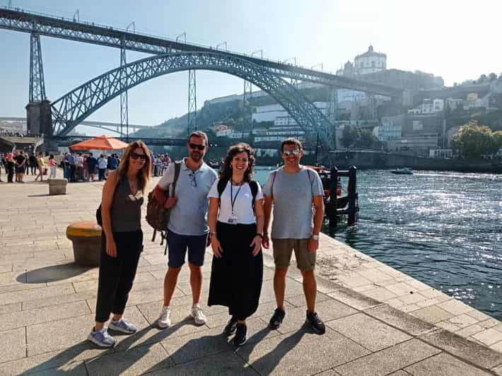 Porto: History & Lengends walking tour - Setting Off From Trindade (and finding the group quickly)