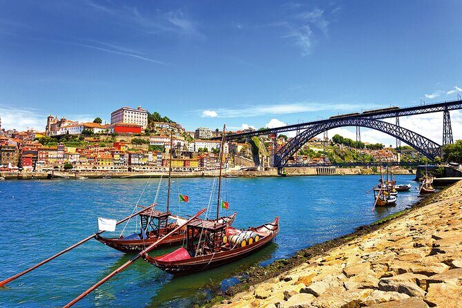 Porto Hop On Hop Off Bus Tour with Wine tasting & Night tour - Entering Porto by bus: a smart fix for uphill walking