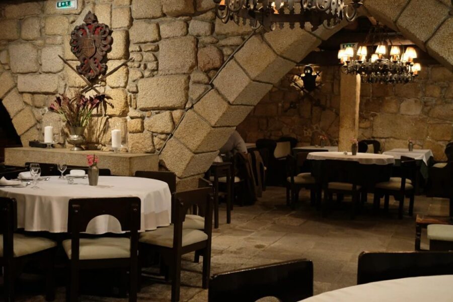 Porto Moonlight Walk & Fado Dinner - How the Dinner Works With Fado Between Courses